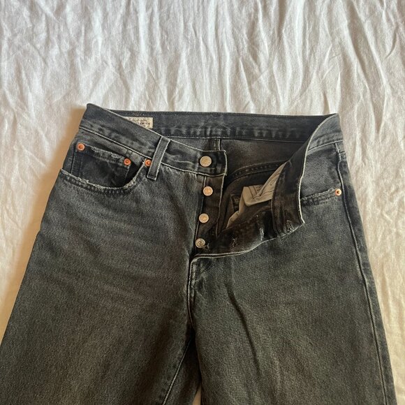 27x32 Levi's 501 '90s Women's Jeans - Picture 4 of 9